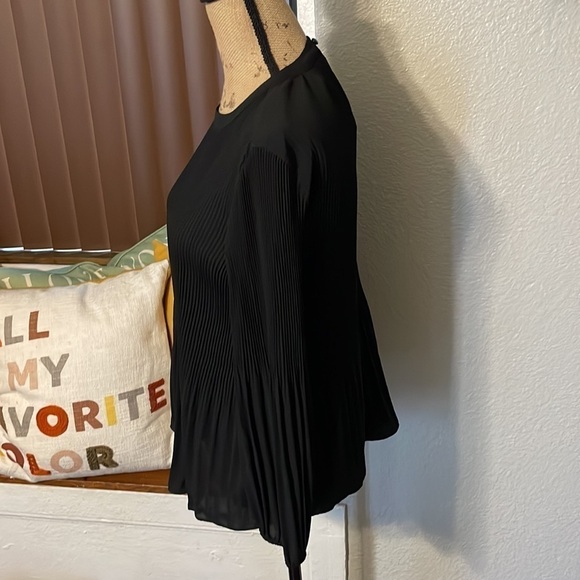 Adrianna Papell Black long sleeved blouse with keyhole button back. NWT. - Picture 3 of 10